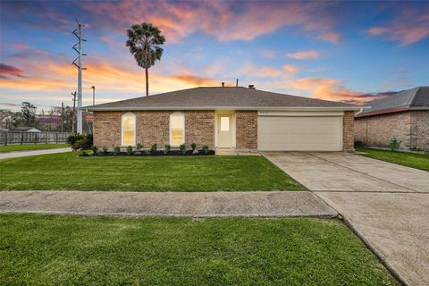 Photo of 8422 Oakhaven Road, La Porte, TX 77571 (MLS # 55183401)