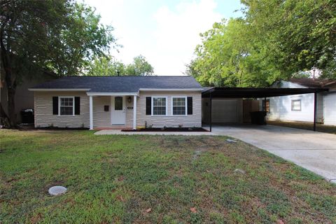 Photo of 6505 Sivley Street, Houston, TX 77055 (MLS # 65375749)