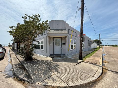 Photo of 231 W Broad Street, Freeport, TX 77541 (MLS # 30270756)