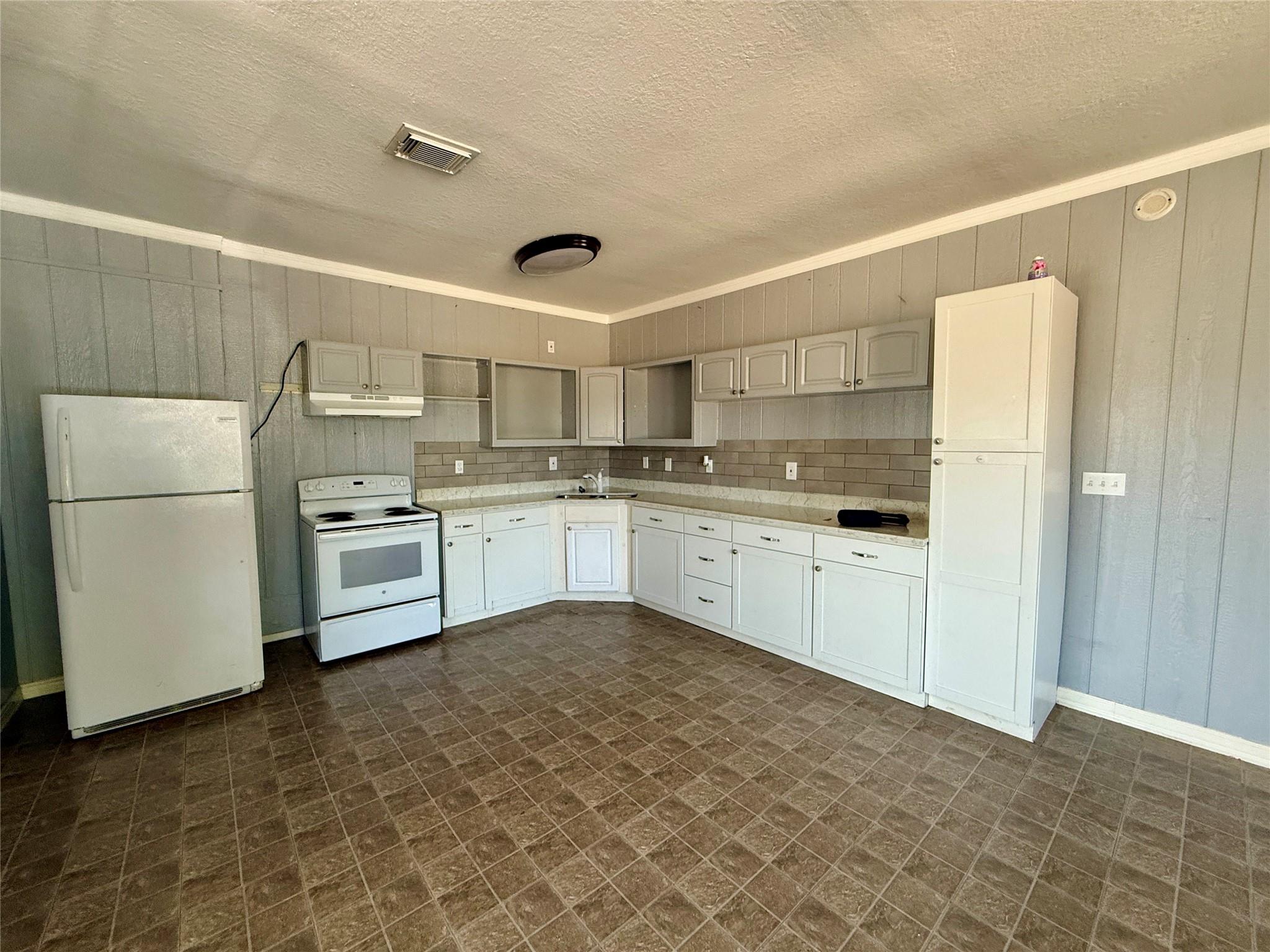 231 W Broad Street