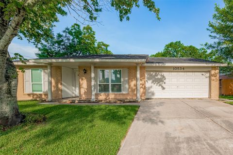 Photo of 10534 Towne Square Road, Sugar Land, TX 77498 (MLS # 15232071)