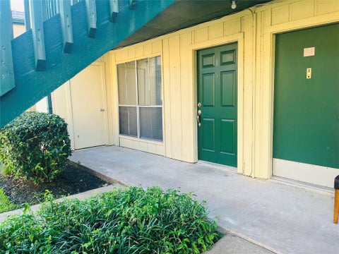 Photo of 1516 Bay Area Blvd Boulevard #H1, Houston, TX 77058 (MLS # 20253972)
