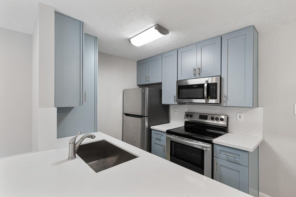 Photo of 2101 Fountain View Drive #4 6, Houston, TX 77057 (MLS # 16374453)