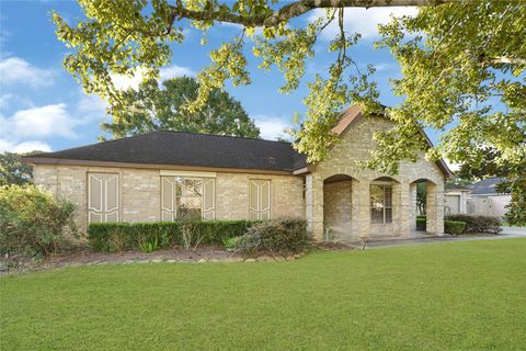 Photo of 801 Lancaster Drive, Friendswood, TX 77546 (MLS # 22249515)