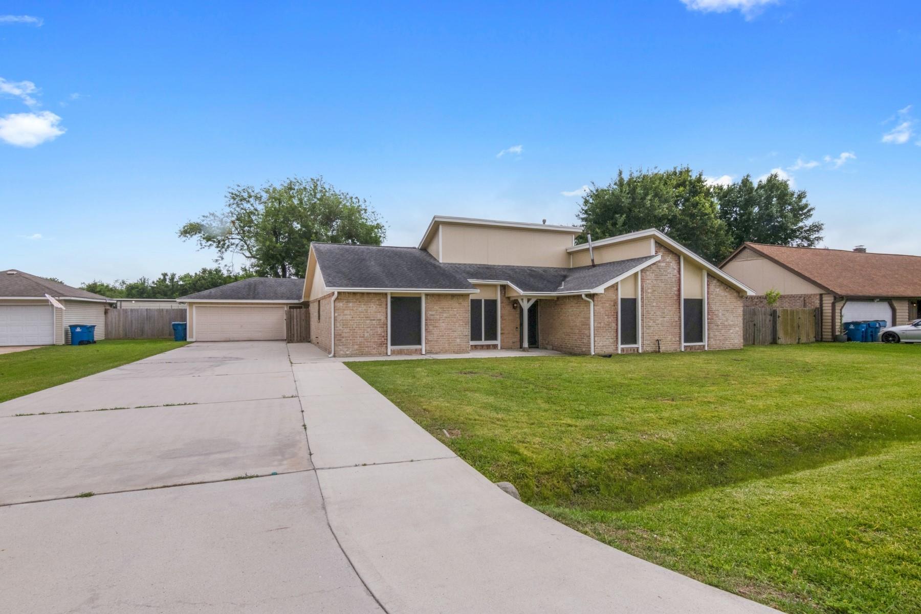 11214 Ashwood Drive