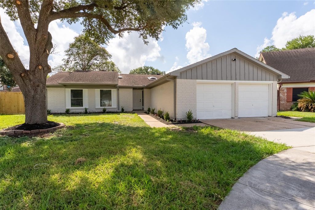 Photo of 15823 Kueben Lane, Houston, TX 77489 (MLS # 27939700)