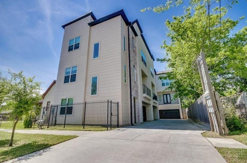 Homes For Rent - 2314 Saint Charles Street #C<br/> Houston, TX 77004