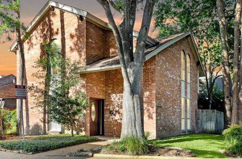Photo of 15066 Kimberley Court, Houston, TX 77079 (MLS # 15742460)