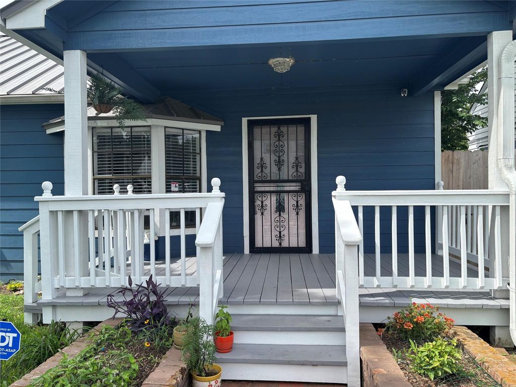 Photo of 5738 Newport Street, Houston, TX 77023 (MLS # 97947604)