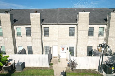 Photo of 3026 Holly Hall St St, Houston, TX 77054 (MLS # 25205197)