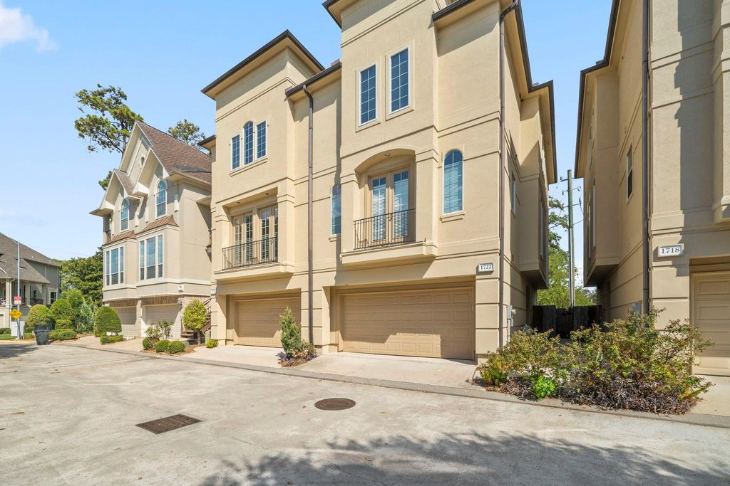 Photo of 1726 Stacy Falls, Houston, TX 77008 (MLS # 63664067)