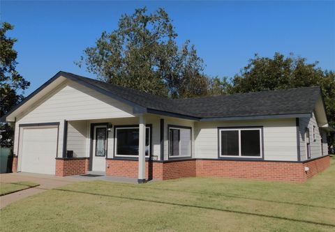 Homes For Sale - 4620 Magnolia Street<br/> Beaumont, TX 77703