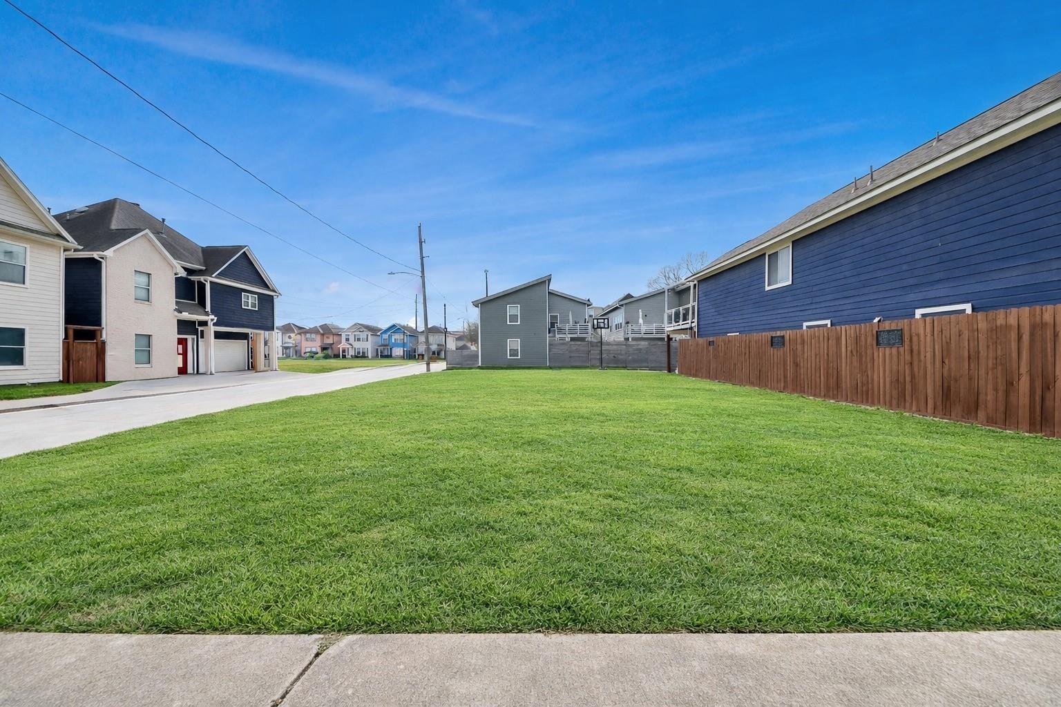 1301 & 1303, 0 Andrews,Mathews Street