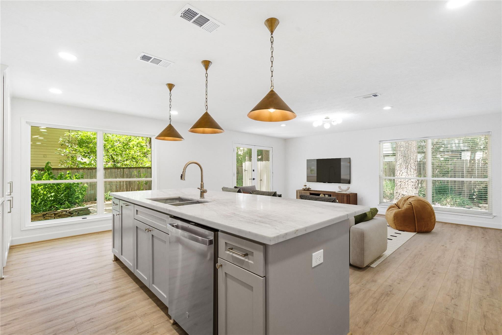 2 Crescent Falls Court