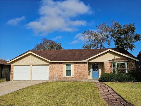 Photo of 17211 Heritage Bay Drive, Webster, TX 77598 (MLS # 49524700)