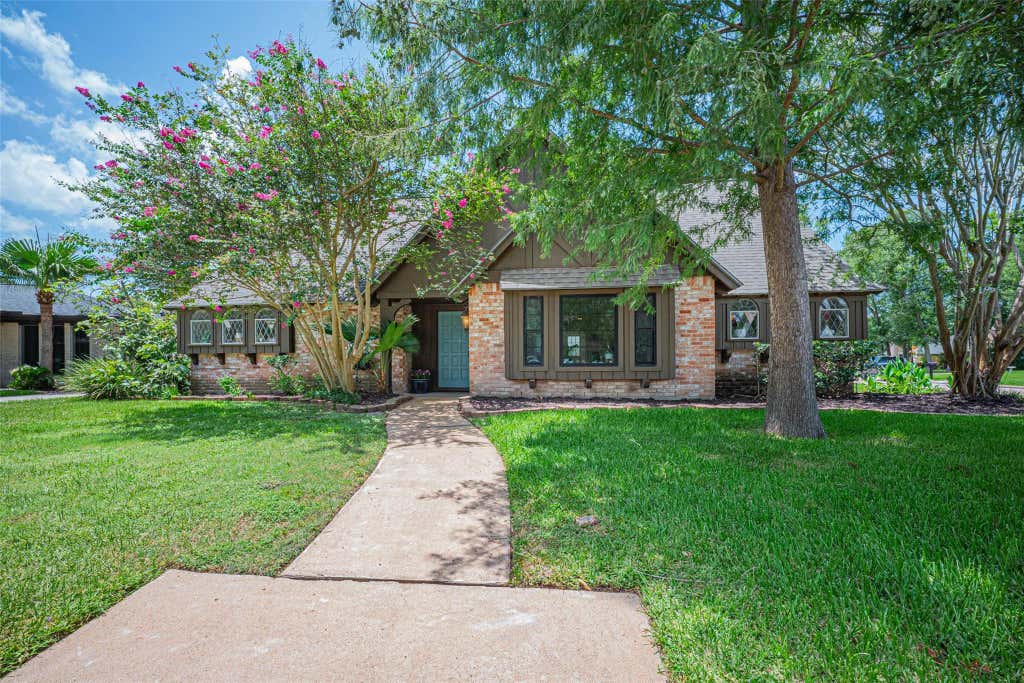 Photo of 4114 Willow Hill Drive, Seabrook, TX 77586 (MLS # 2342438)