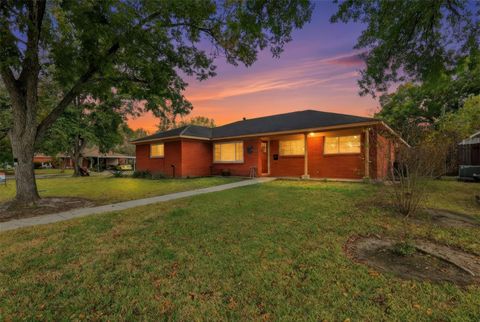 Photo of 1602 Easthaven Drive, Pasadena, TX 77506 (MLS # 35087851)