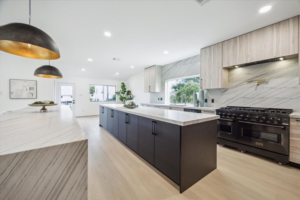 Photo of 5659 Lymbar Drive, Houston, TX 77096 (MLS # 73633920)