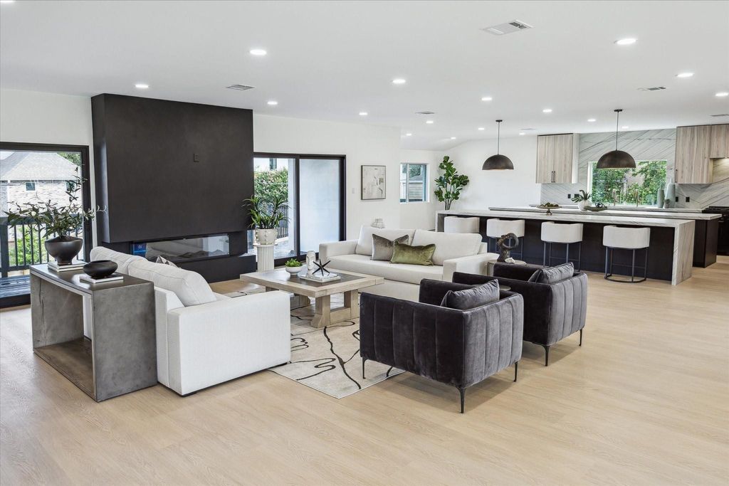 Photo of 5659 Lymbar Drive, Houston, TX 77096 (MLS # 73633920)