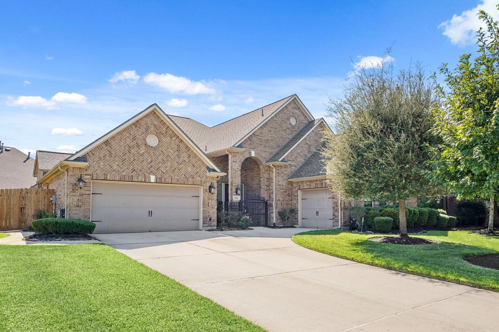 Photo of 16111 Summit Mist Court, Houston, TX 77044 (MLS # 29927989)