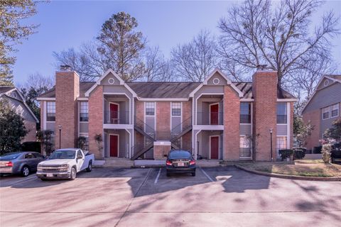 Photo of 2401 Sycamore Avenue #B4, Huntsville, TX 77340 (MLS # 37492833)