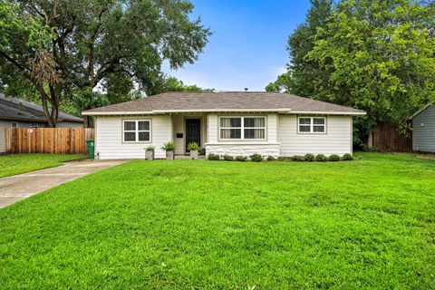 Photo of 5914 Darnell Street, Houston, TX 77074 (MLS # 97202672)