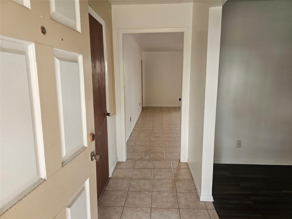 Photo of 6814 Castleview Lane, Houston, TX 77489 (MLS # 11462178)