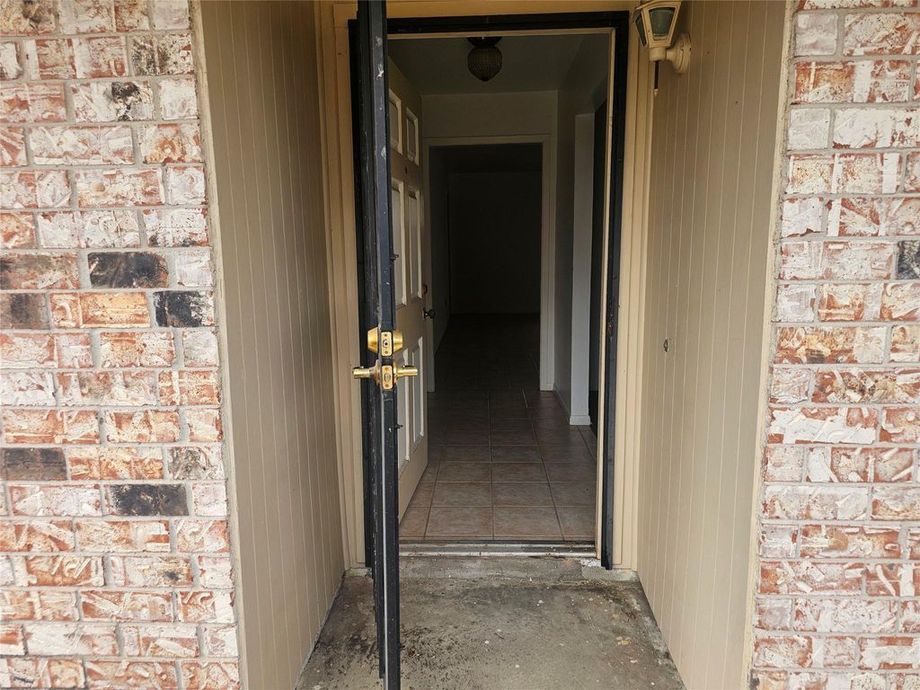 Photo of 6814 Castleview Lane, Houston, TX 77489 (MLS # 11462178)