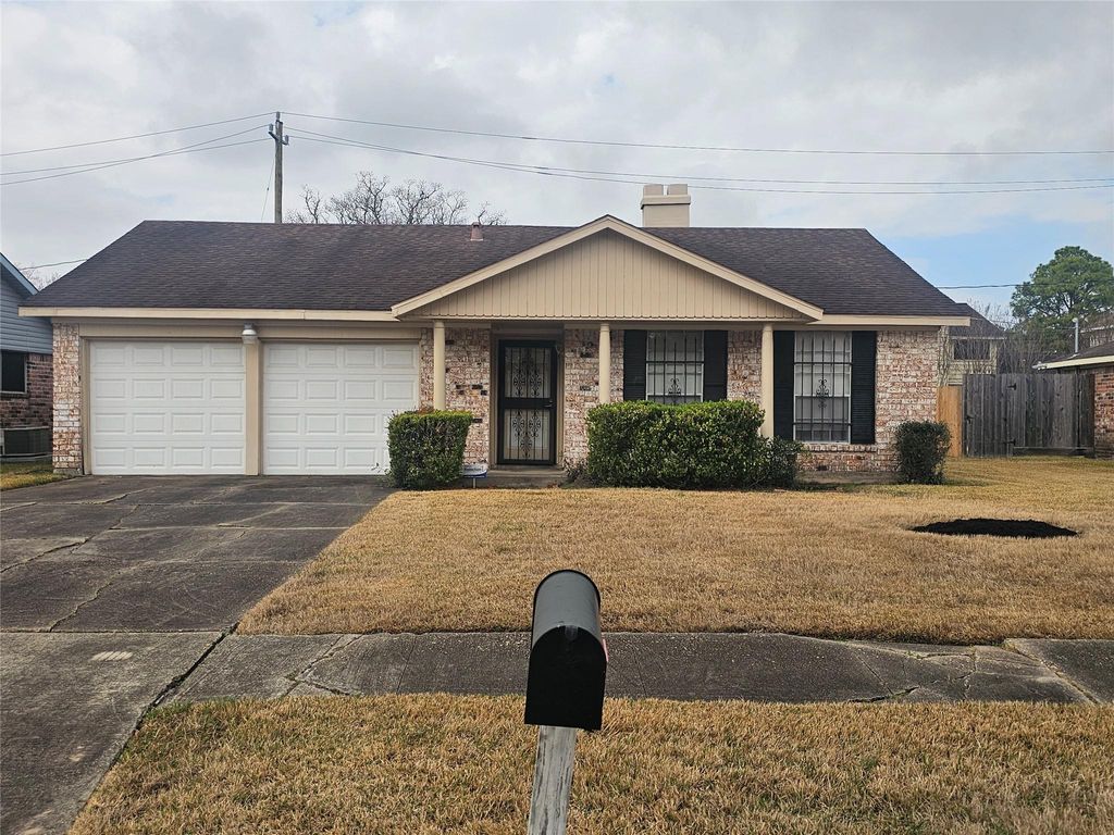 Photo of 6814 Castleview Lane, Houston, TX 77489 (MLS # 11462178)