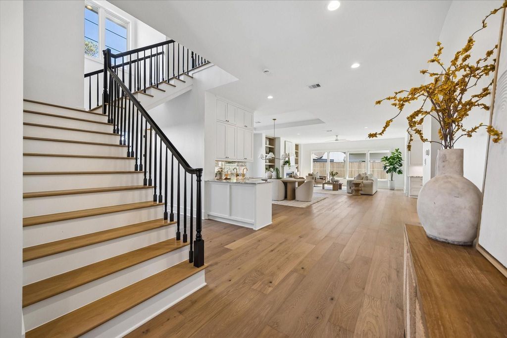 Photo of 1243 Candlelight Lane, Houston, TX 77018 (MLS # 75322773)