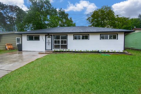 Photo of 7823 Belgard Street, Houston, TX 77033 (MLS # 52308952)