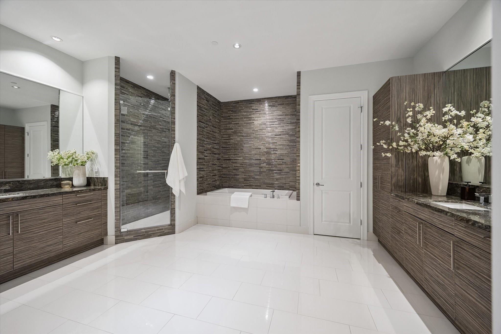 Houston, Texas 77056, United States, 3 Bedrooms Bedrooms, ,4 BathroomsBathrooms,Residential,Active,164061