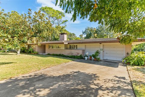 Photo of 58 Plantation Court, Lake Jackson, TX 77566 (MLS # 26894017)