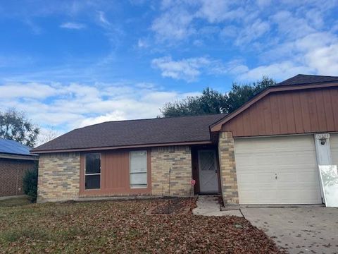 Photo of 16707 Sheetbend Way, Friendswood, TX 77546 (MLS # 23379486)