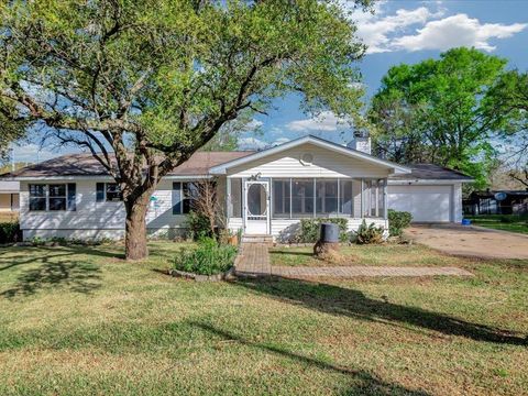 Photo of 224 County Road 4674, Etoile, TX 75944 (MLS # 57833416)