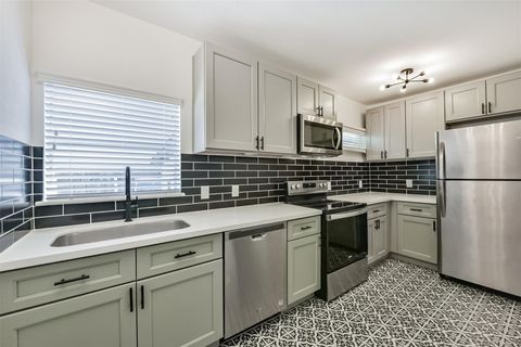 Photo of 415 Fairview Avenue #2, Houston, TX 77006 (MLS # 63738071)