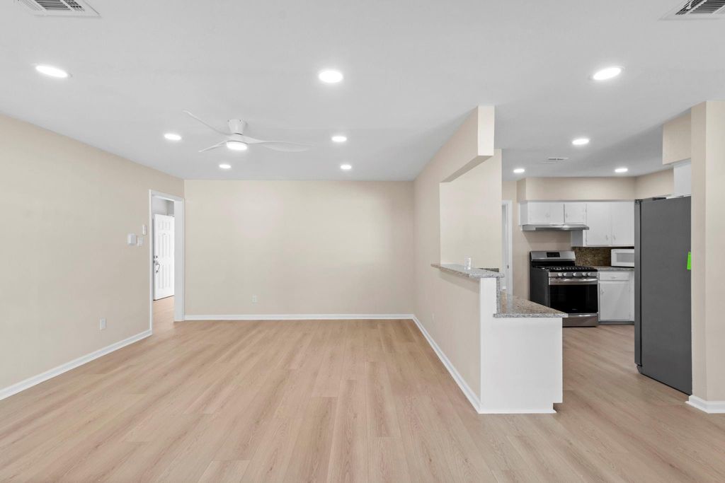 Photo of 9610 Meadowglen Lane, Houston, TX 77063 (MLS # 18400244)