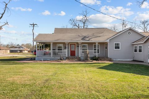 Photo of 2006 Main Street, Danbury, TX 77534 (MLS # 95585329)