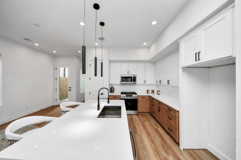 Tiny photo for 505 Middle Street, Houston, TX 77003 (MLS # 62803457)