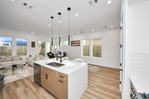 Tiny photo for 505 Middle Street, Houston, TX 77003 (MLS # 62803457)