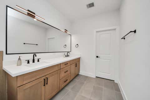 Tiny photo for 505 Middle Street, Houston, TX 77003 (MLS # 62803457)
