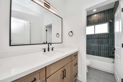 Tiny photo for 505 Middle Street, Houston, TX 77003 (MLS # 62803457)