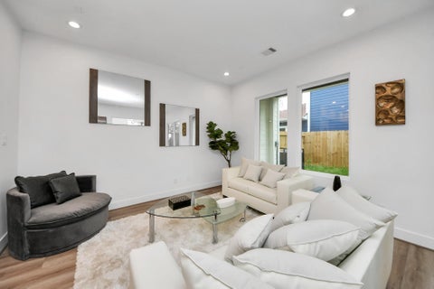 Tiny photo for 505 Middle Street, Houston, TX 77003 (MLS # 62803457)