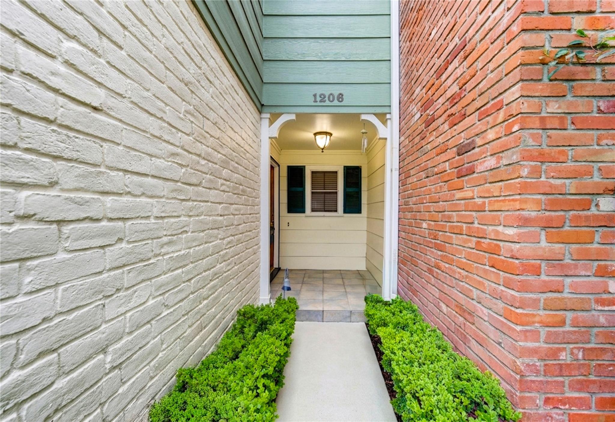1206 Country Place Drive
