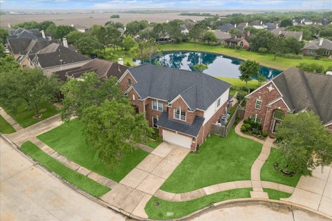 Homes For Sale - 1125 Shady Knoll Lane<br/> League City, TX 77573