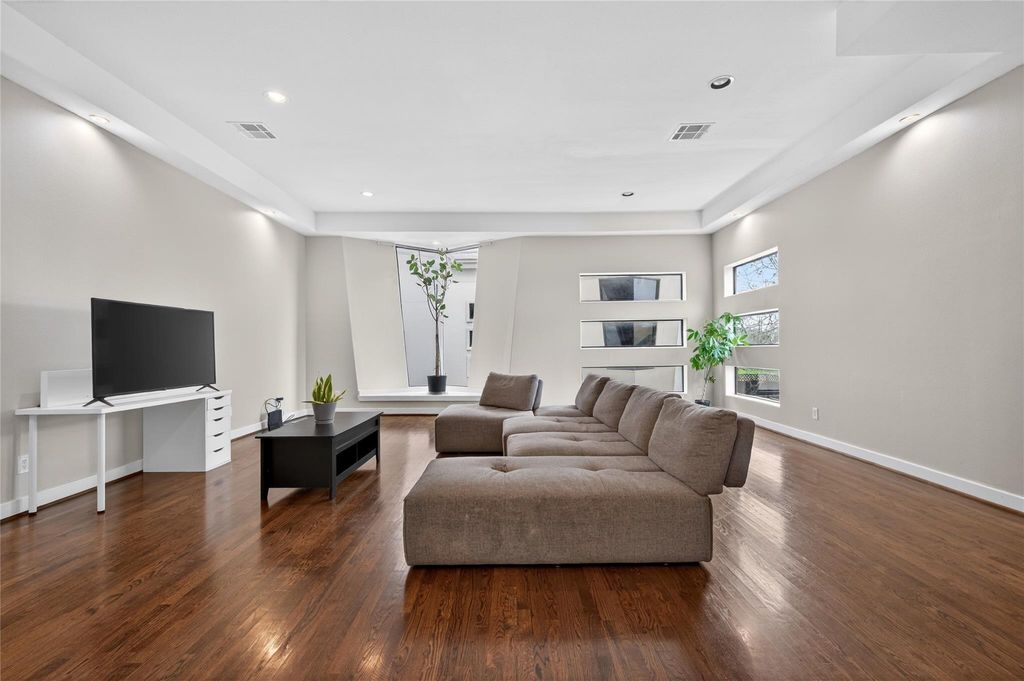 Photo of 4608 Nett Street #C, Houston, TX 77007 (MLS # 77389027)