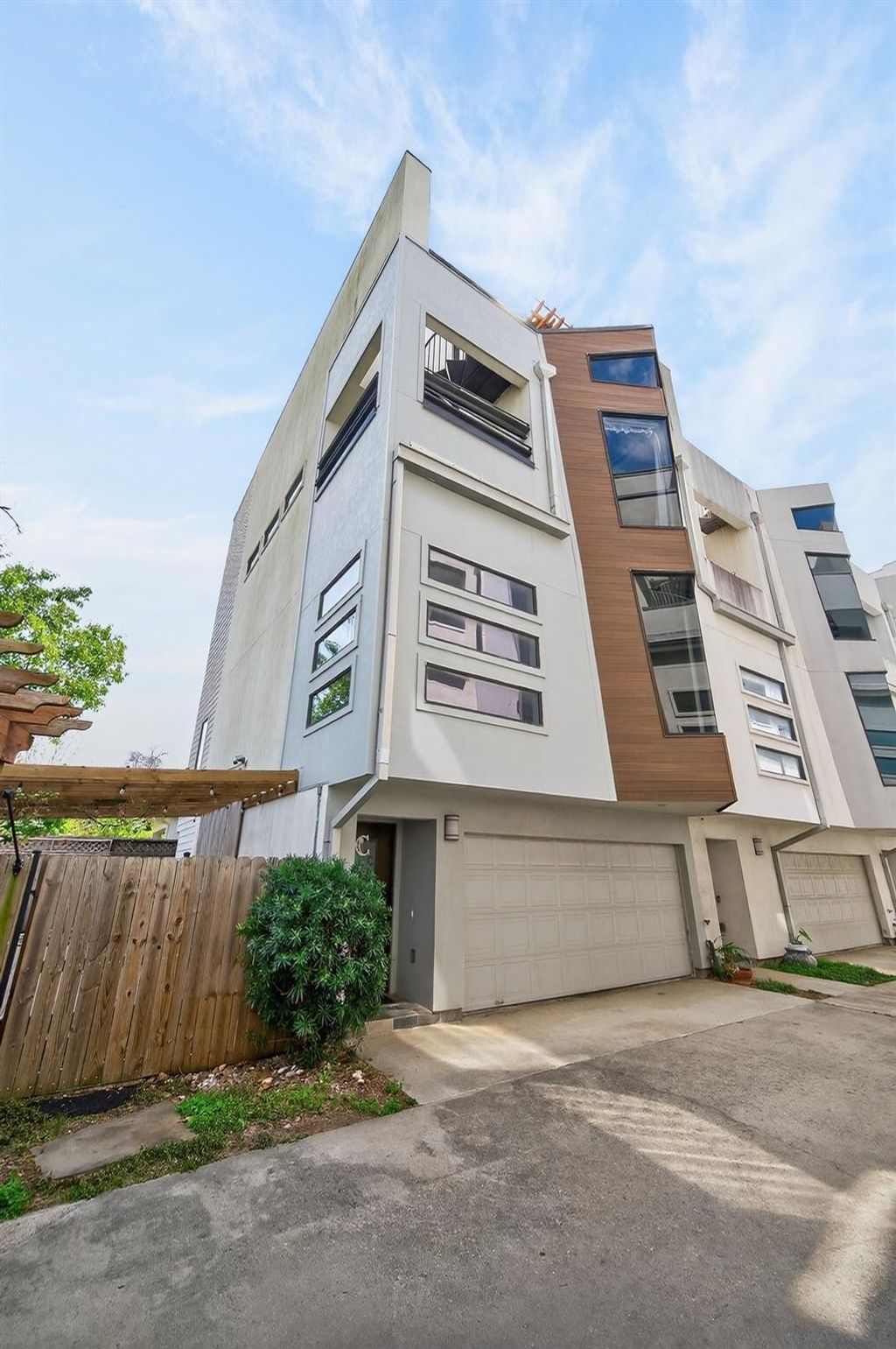 Photo of 4608 Nett Street #C, Houston, TX 77007 (MLS # 77389027)