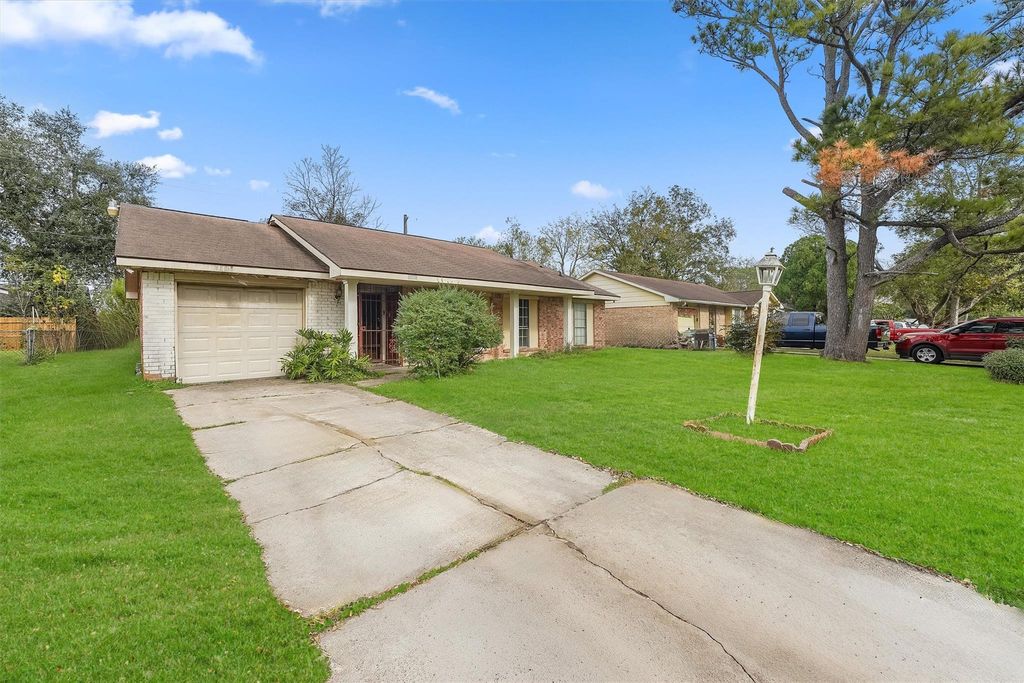 Photo of 5207 Madden Lane, Houston, TX 77048 (MLS # 13462541)