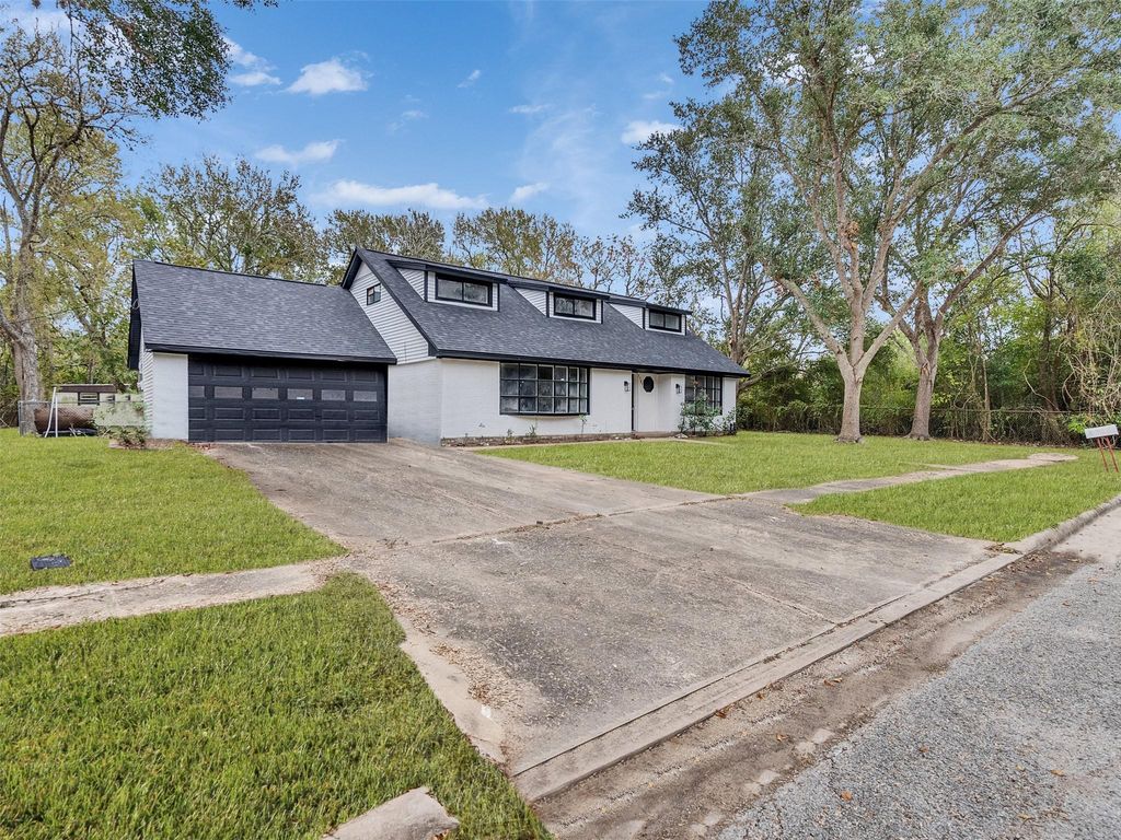 Photo of 3709 Kettering Avenue, Bay City, TX 77414 (MLS # 77393403)