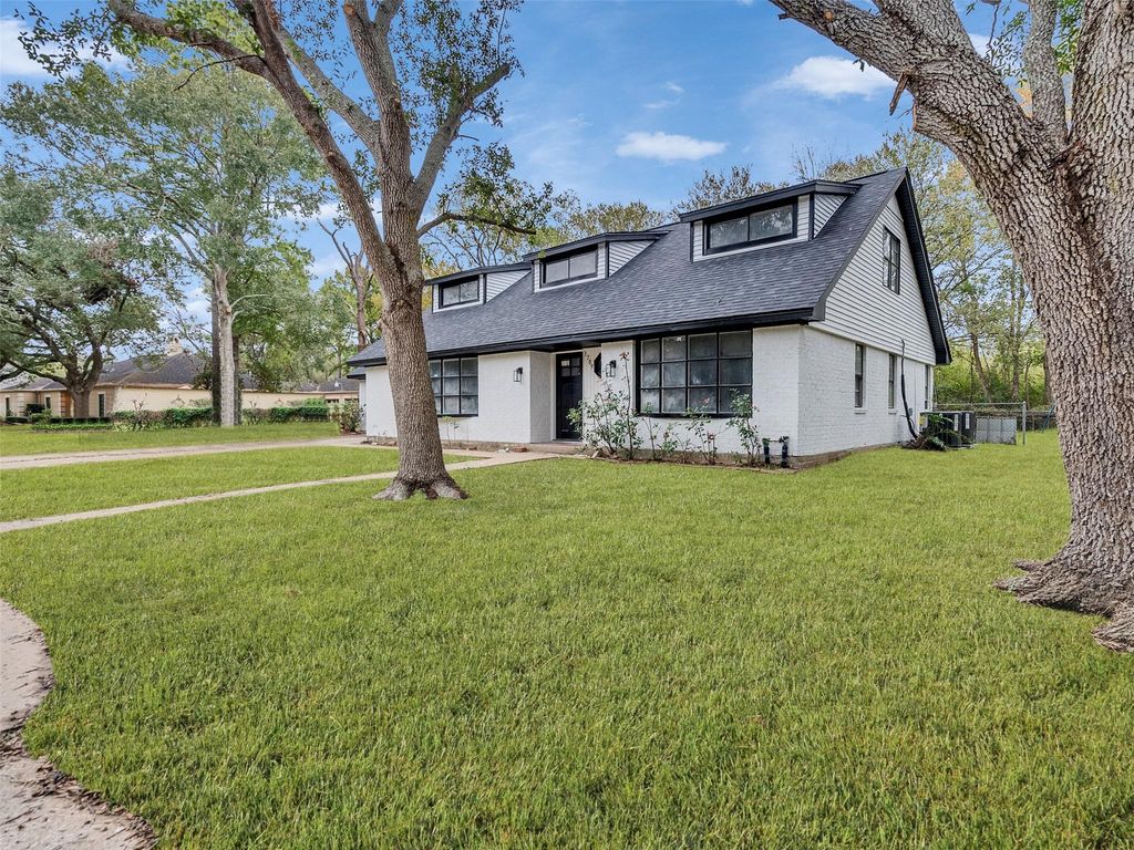 Photo of 3709 Kettering Avenue, Bay City, TX 77414 (MLS # 77393403)